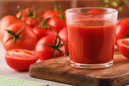 Was passiert, wenn Sie zum Frühstück Tomatensaft trinken?